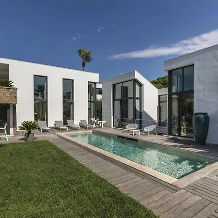 Tripez Xxl 5 Bedrooms With Pool Vakantiehuis *