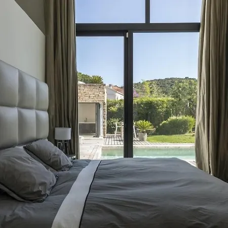 Tripez Xxl 5 Bedrooms With Pool Vakantiehuis Saint-Tropez